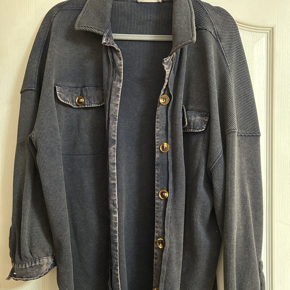 Listicle Navy and Cream Textured shacket